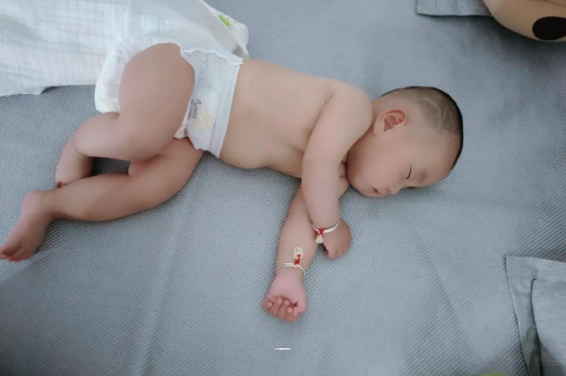 福鼎3个月宝宝怎么抱